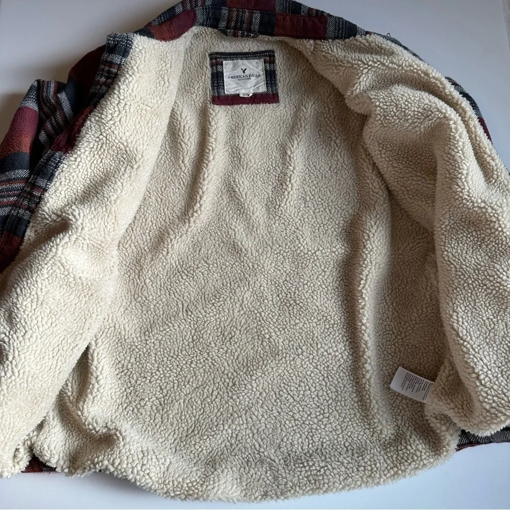 American Eagle Men’s Sherpa Shacket Red Orange Black Gray Striped Size M EUC